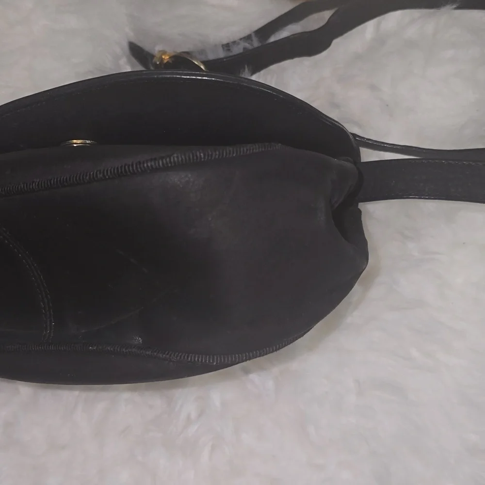 Salvatore‎ Ferragamo Black Leather Crossbody Bag